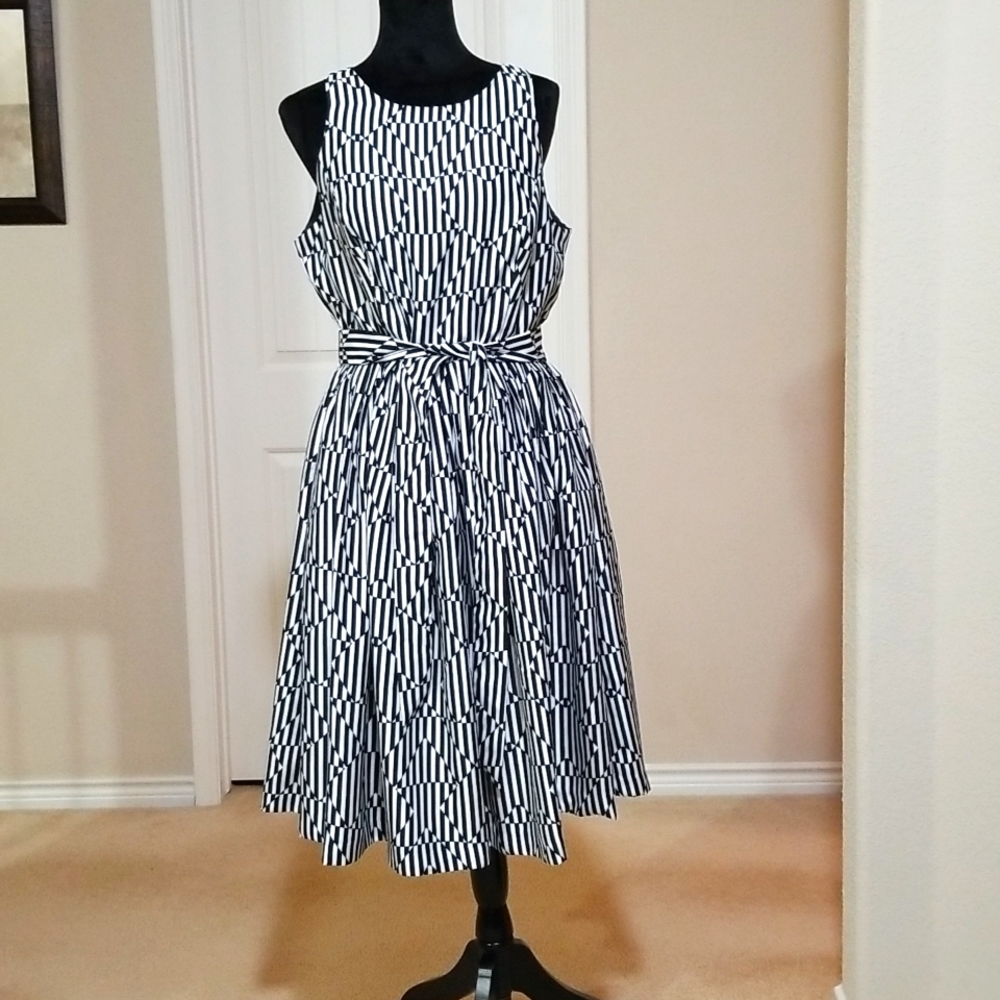 "HOST PICK" Isaac mizrahi short sleeves dress.